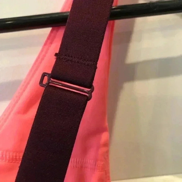 Athleta All Day Everyday Low impact V-neck,removable pads adjustable straps - Picture 4 of 8